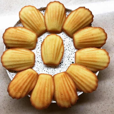 18 Cavity Madeleine Mold for Baking, Cookie, Chocolate, Candy - Shell Shape Cake Mold Pan