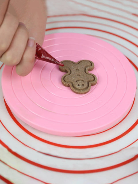 Gingerbread cookie decorating