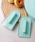 Cake smoother in use