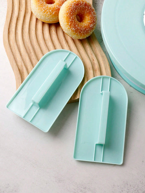 Cake smoother in use
