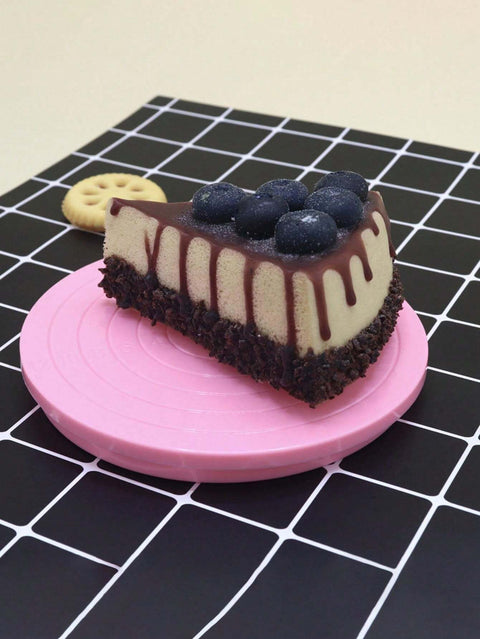 Cake slice on the mini turntable
