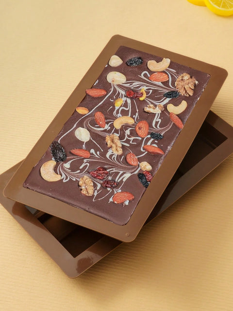 Chocolate bark with nuts