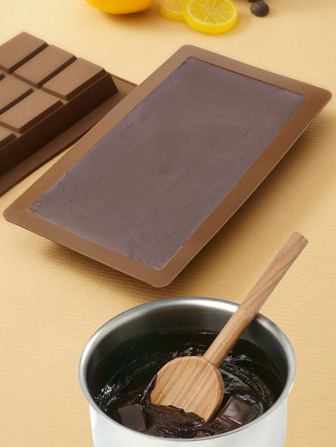 Filling chocolate bar mold