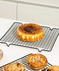 Cooling rack with cheesecake