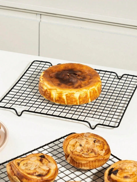 Cooling rack with cheesecake