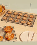 Cooling rack with cookies
