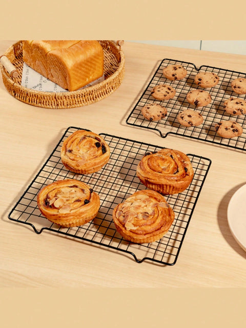 Cooling rack with bread