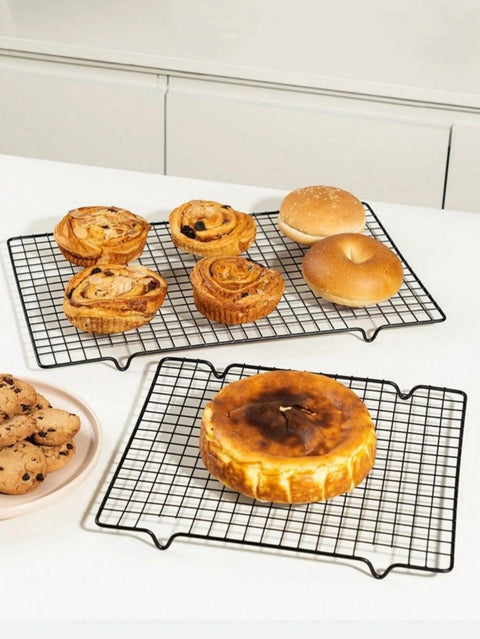 Cooling rack with cakes
