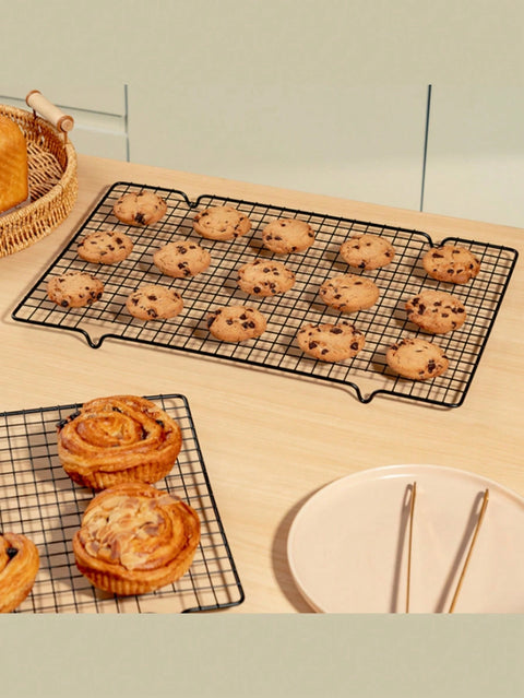 Cooling rack with cookies