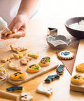 Decorating Halloween cookies