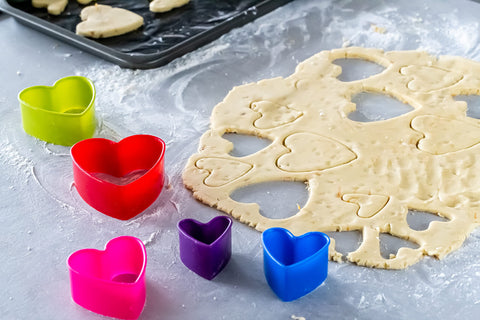 Heart Shaped Plastic Cutter Set for Baking and Cooking (5 PCS)