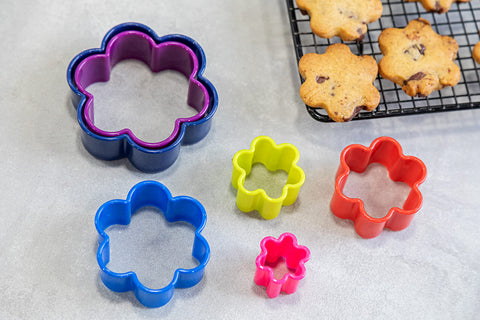 Flower Shape Plastic Cutter Set 5pcs – Versatile Kitchen Tool