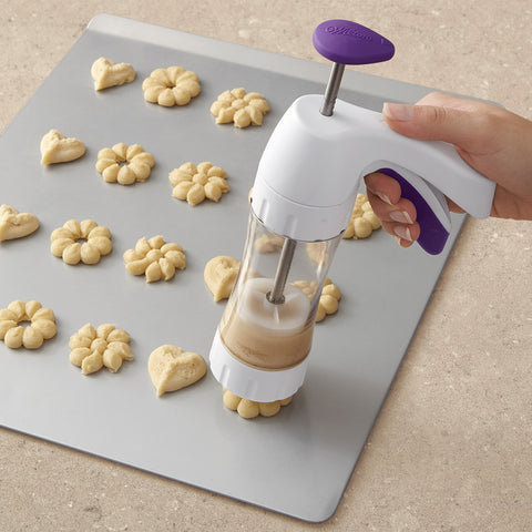Wilton Simple Success Cookie Press, 18-Piece, Ergonomic, Seasonal Discs