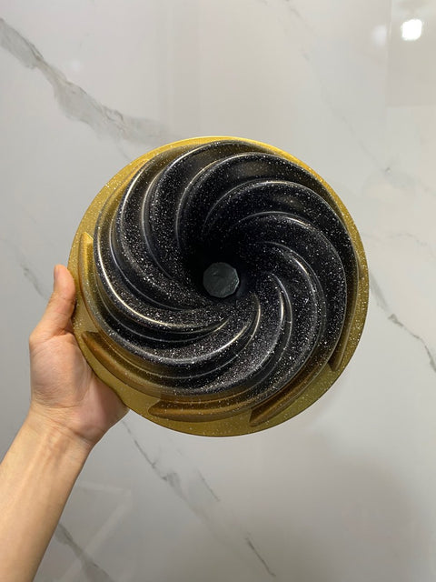 Gold Spiral Granite Cake Mold – 22cm